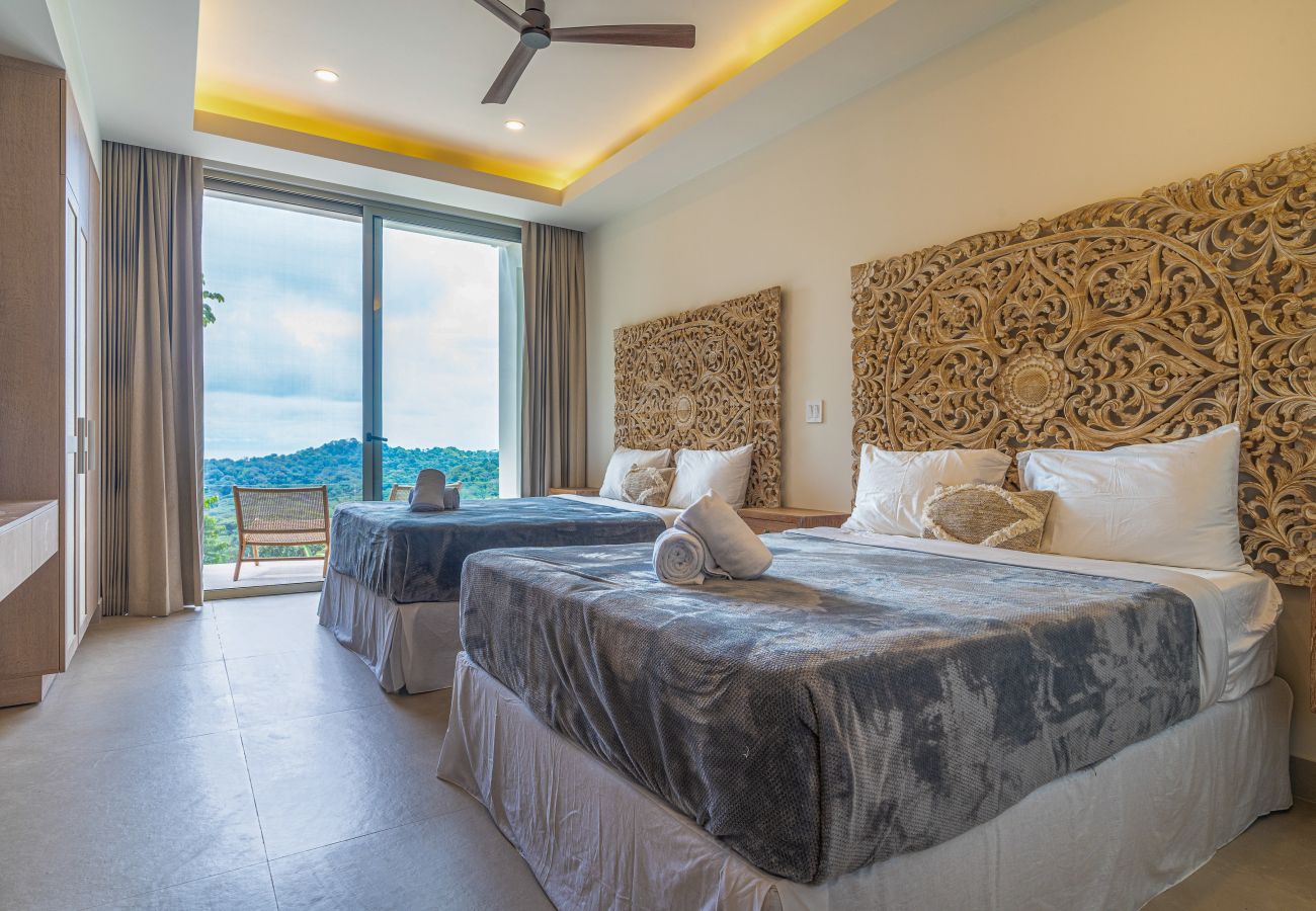 Villa in Bahía Ballena - Luxury Jungle Haven ~ Ocean View ~ Infinity Pool!