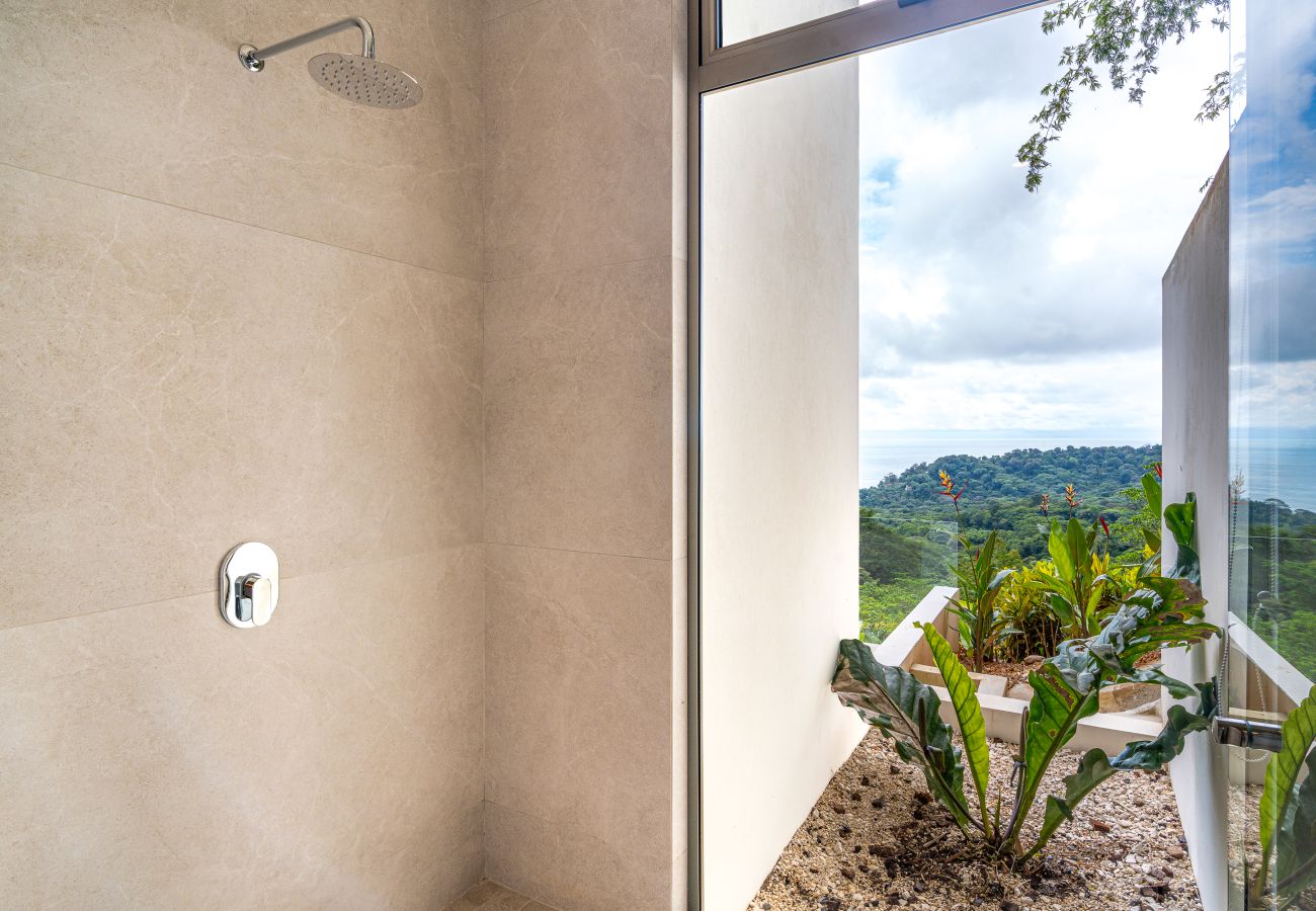 Villa in Bahía Ballena - Luxury Jungle Haven ~ Ocean View ~ Infinity Pool!