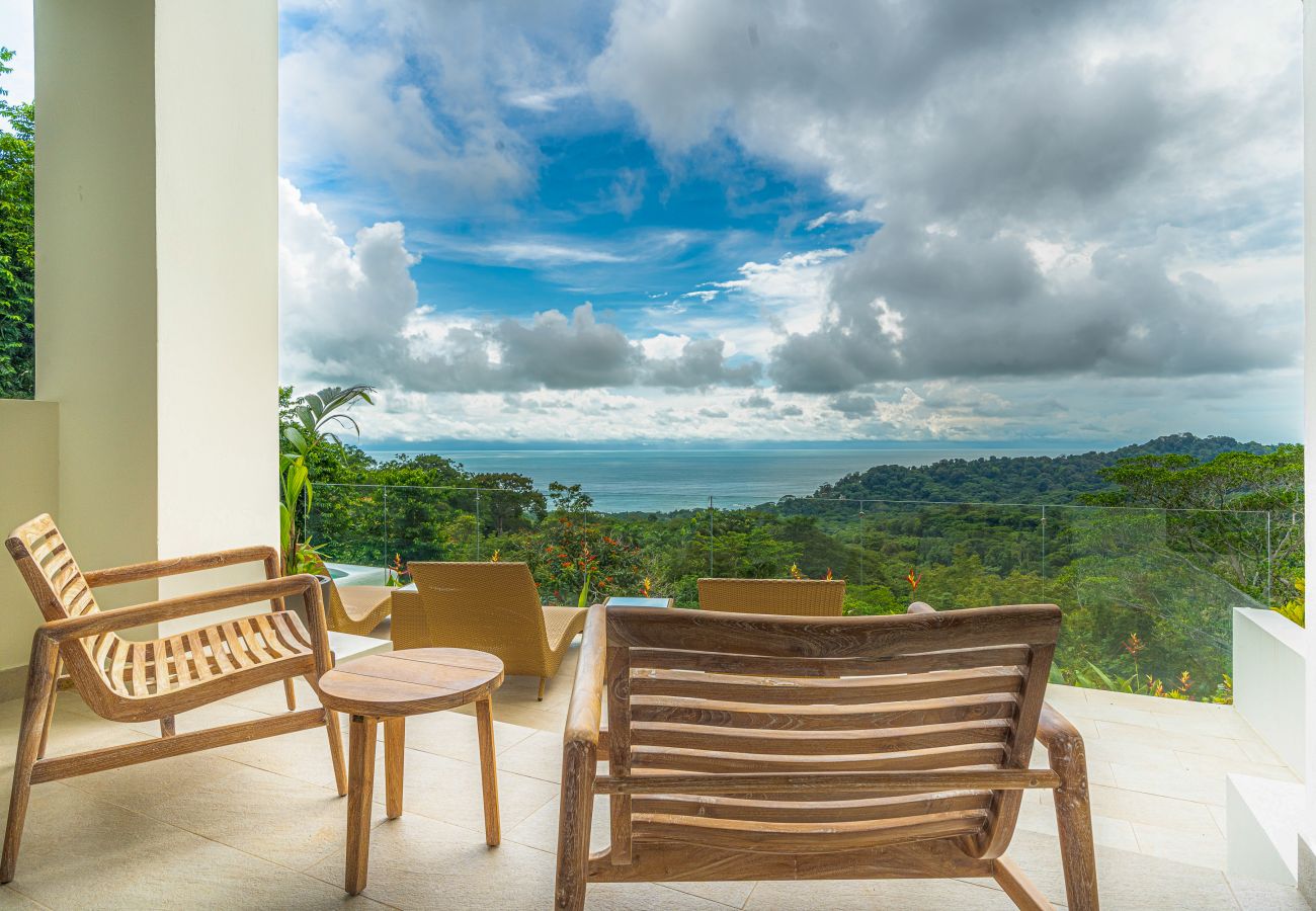 Villa in Bahía Ballena - Luxury Jungle Haven ~ Ocean View ~ Infinity Pool!