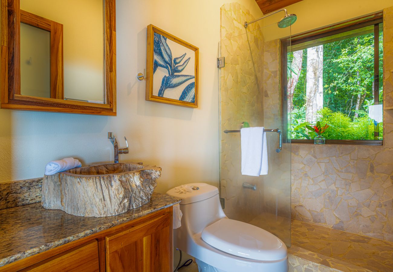 Villa in Bahía Ballena - Luxury Jungle Haven ~ Ocean View ~ Infinity Pool!