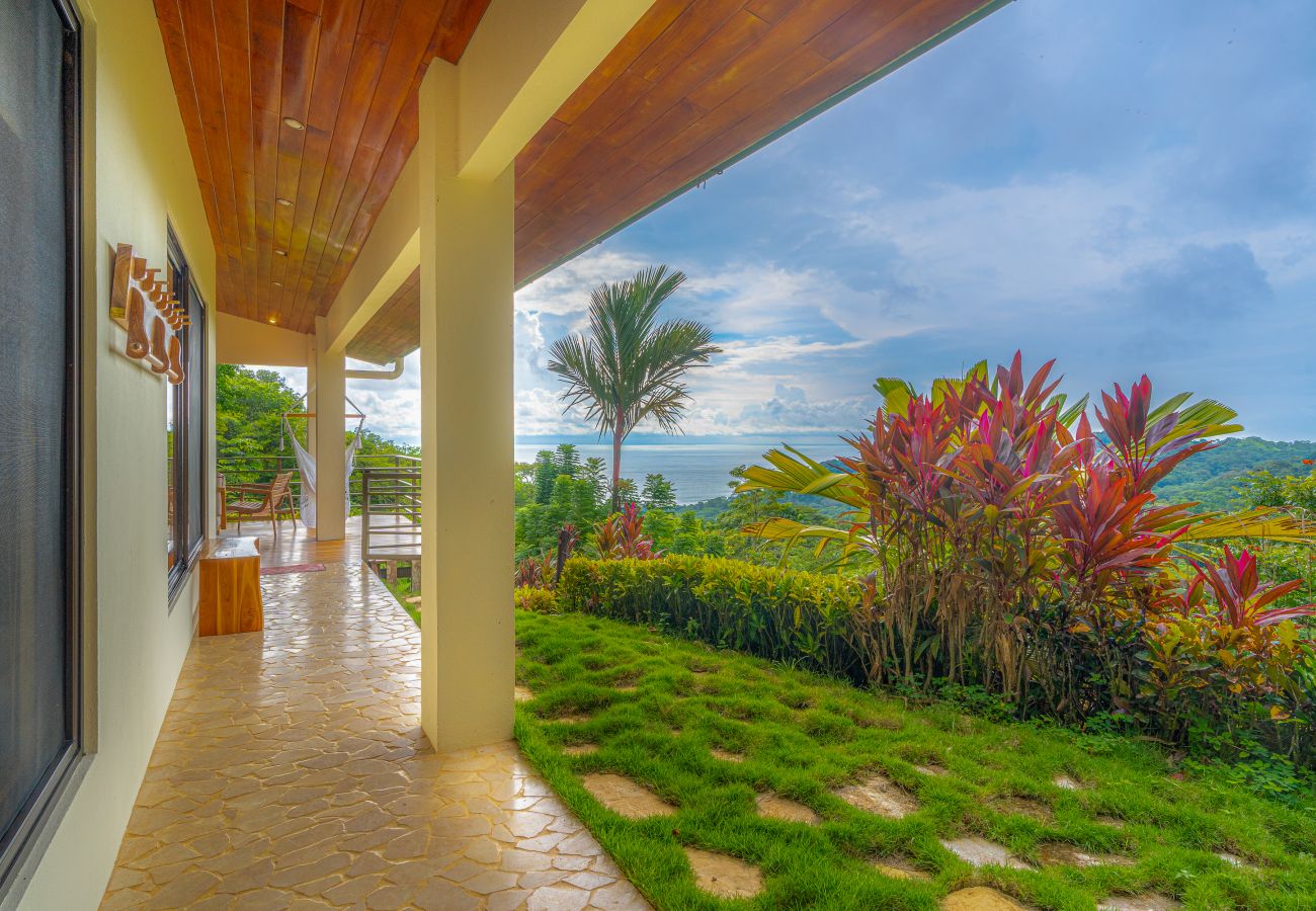 Villa in Bahía Ballena - Luxury Jungle Haven ~ Ocean View ~ Infinity Pool!