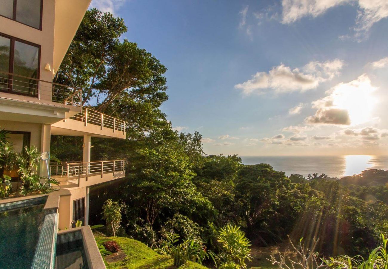 Villa in Bahía Ballena - Colores del Viento Villa: Breathtaking Ocean Views