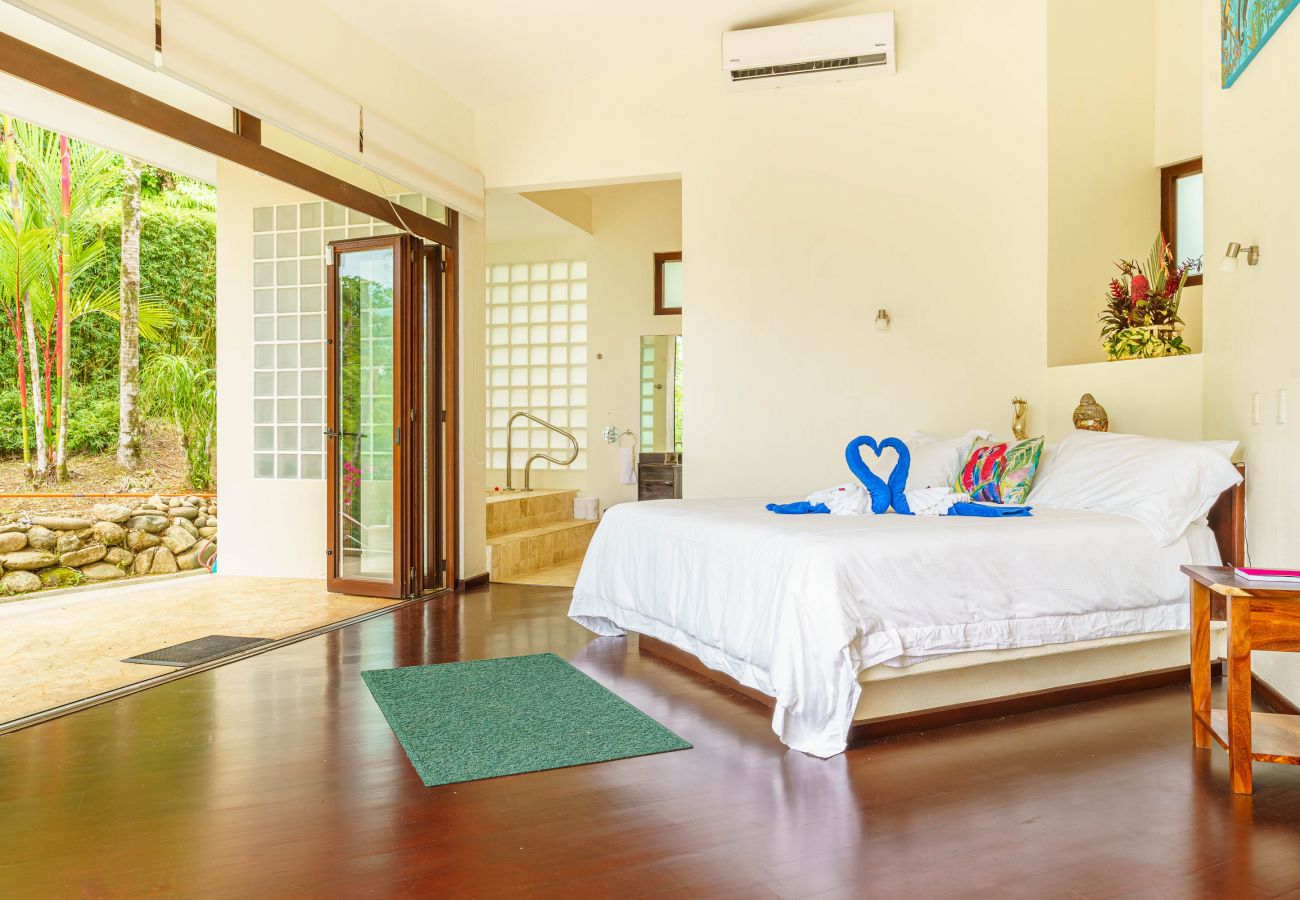 Villa in Bahía Ballena - Colores del Viento Villa: Breathtaking Ocean Views
