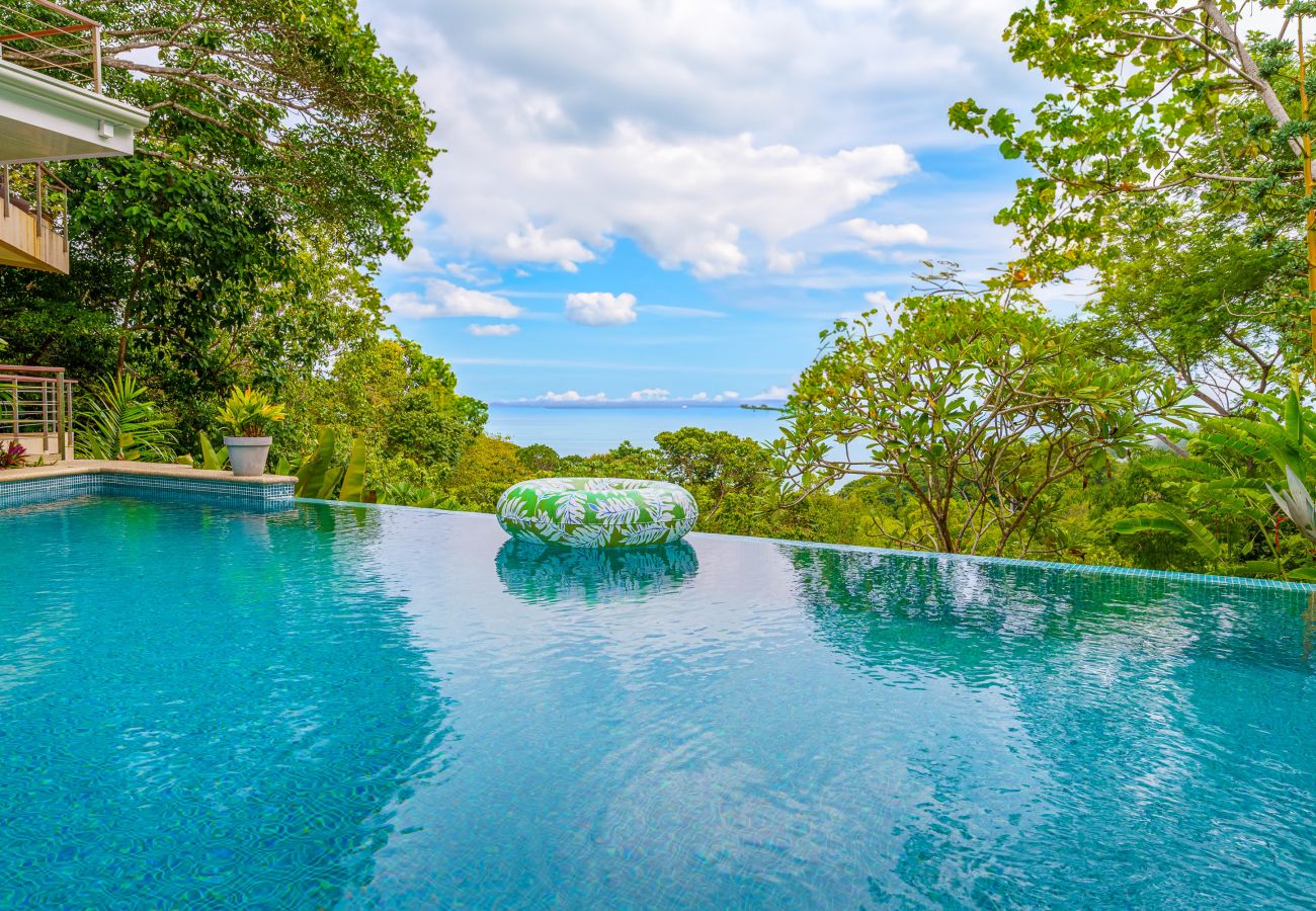 Villa in Bahía Ballena - Colores del Viento Villa: Breathtaking Ocean Views