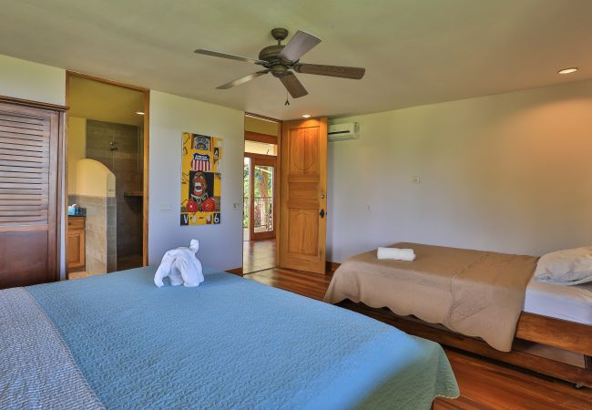 Villa in Quepos - 18 sleep with pool Private Villa Villa in Quepos - 18 sleep with pool Private Villa