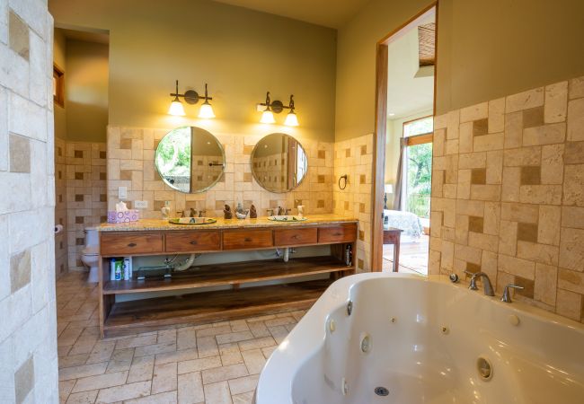 Villa in Quepos - 18 sleep with pool Private Villa Villa in Quepos - 18 sleep with pool Private Villa