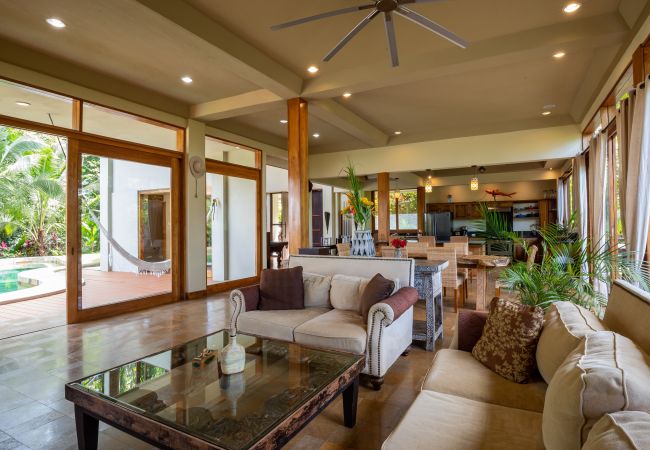 Villa in Quepos - 18 sleep with pool Private Villa Villa in Quepos - 18 sleep with pool Private Villa