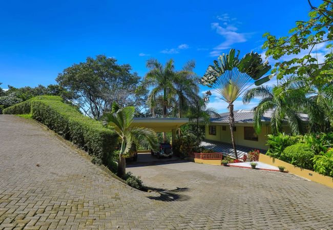 Villa in Quepos - 18 sleep with pool Private Villa