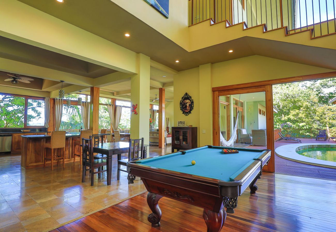 Villa in Quepos - 18 sleep Oceanview with pool Private Villa