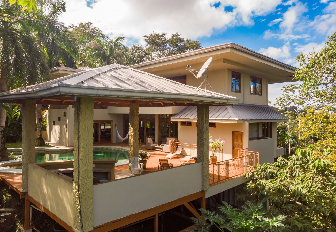 Villa in Quepos - 18 sleep with pool Private Villa