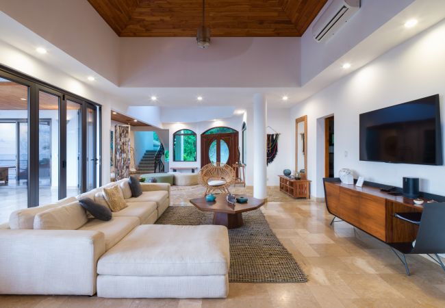 Villa in Quepos - Stunning 7 BR Villa: Manuel Antonio Sanctuary Villa in Quepos - Stunning 7 BR Villa: Manuel Antonio Sanctuary