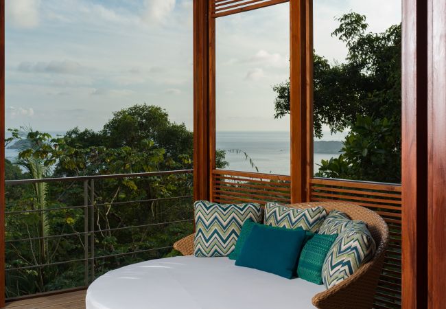 Villa in Quepos - Stunning 7 BR Villa: Manuel Antonio Sanctuary