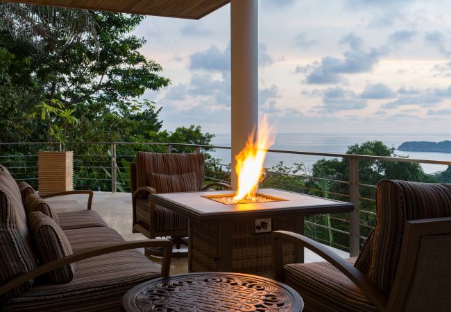 Villa in Quepos - Stunning 7 BR Villa: Manuel Antonio Sanctuary Villa in Quepos - Stunning 7 BR Villa: Manuel Antonio Sanctuary