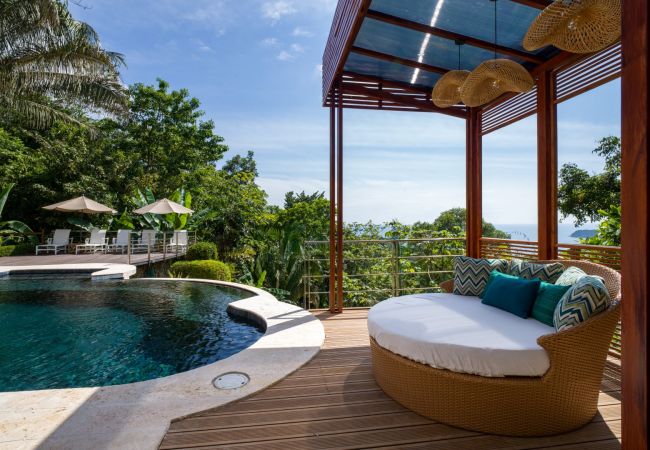 Villa in Quepos - Stunning 7 BR Villa: Manuel Antonio Sanctuary