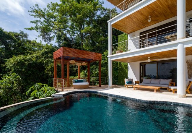 Villa in Quepos - Stunning 7 BR Villa: Manuel Antonio Sanctuary Villa in Quepos - Stunning 7 BR Villa: Manuel Antonio Sanctuary