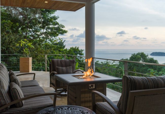 Villa in Quepos - Stunning 7 BR Villa: Manuel Antonio Sanctuary Villa in Quepos - Stunning 7 BR Villa: Manuel Antonio Sanctuary