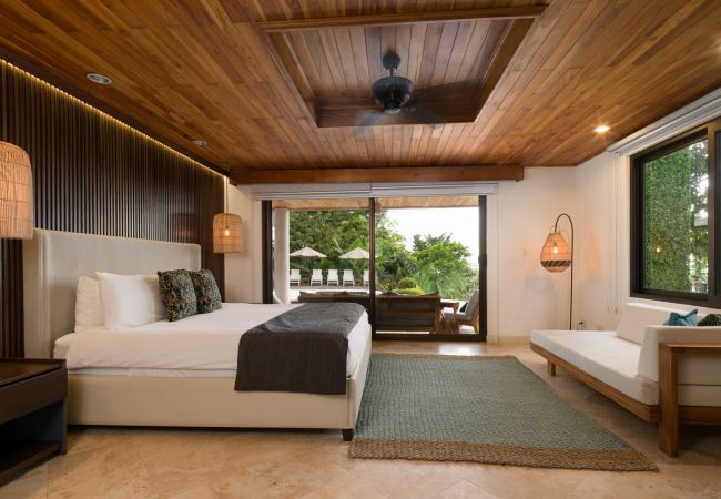 Villa in Quepos - Stunning 7 BR Villa: Manuel Antonio Sanctuary Villa in Quepos - Stunning 7 BR Villa: Manuel Antonio Sanctuary