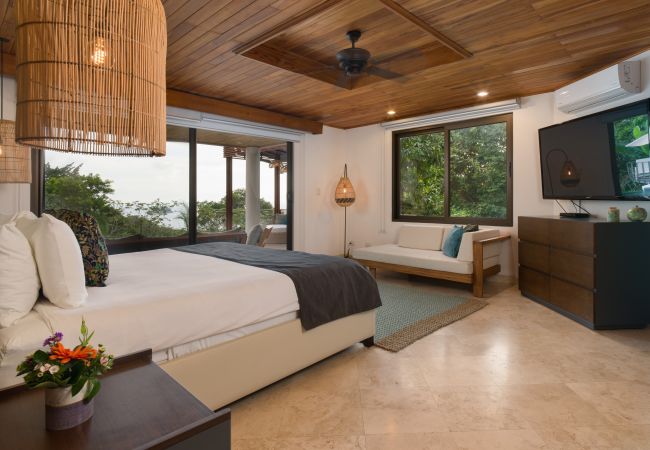 Villa in Quepos - Stunning 7 BR Villa: Manuel Antonio Sanctuary