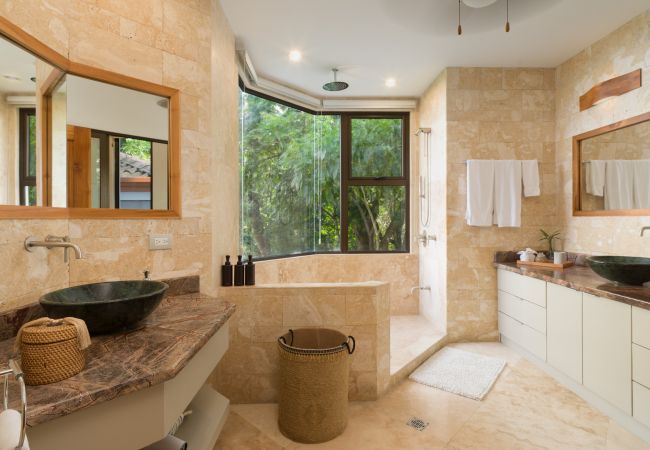 Villa in Quepos - Stunning 7 BR Villa: Manuel Antonio Sanctuary Villa in Quepos - Stunning 7 BR Villa: Manuel Antonio Sanctuary
