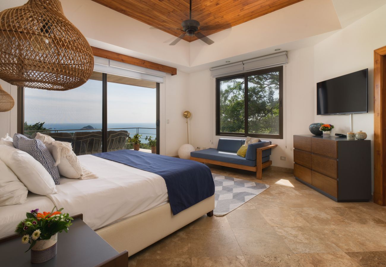 Villa in Quepos - Stunning 7 BR Villa: Manuel Antonio Sanctuary