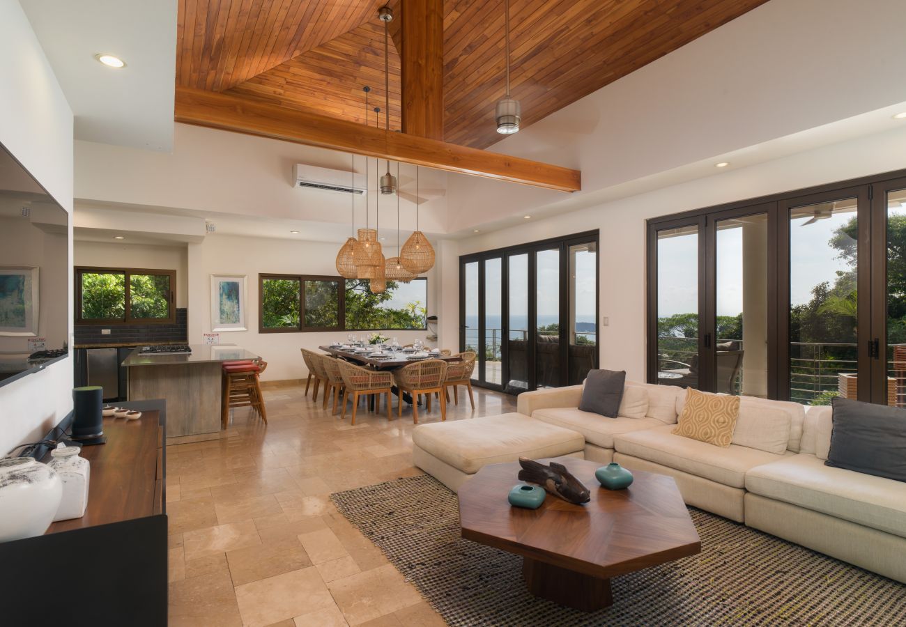 Villa in Quepos - Stunning 7 BR Villa: Manuel Antonio Sanctuary