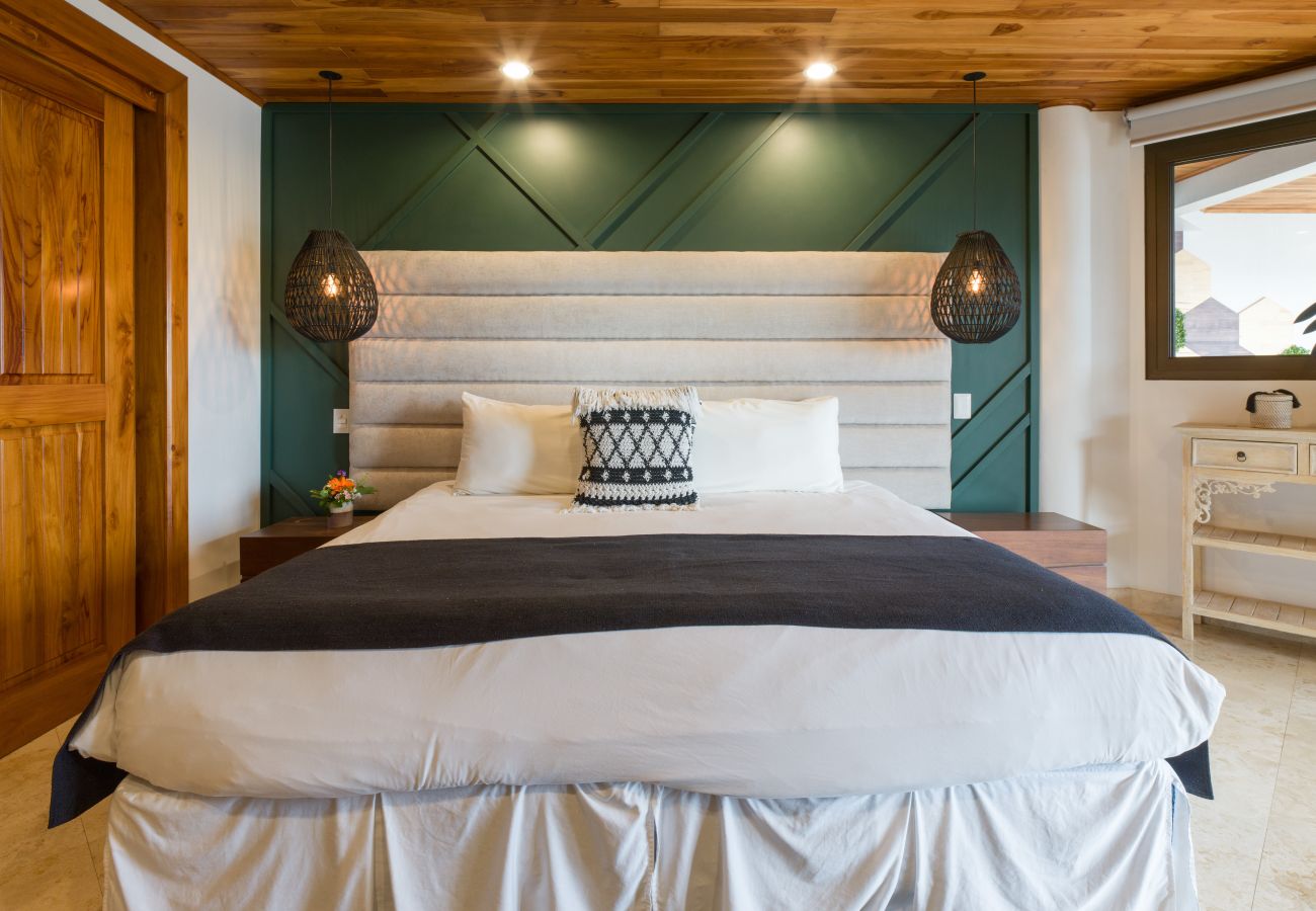 Villa in Quepos - Stunning 7 BR Villa: Manuel Antonio Sanctuary