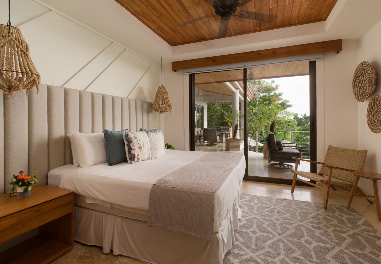 Villa in Quepos - Stunning 7 BR Villa: Manuel Antonio Sanctuary