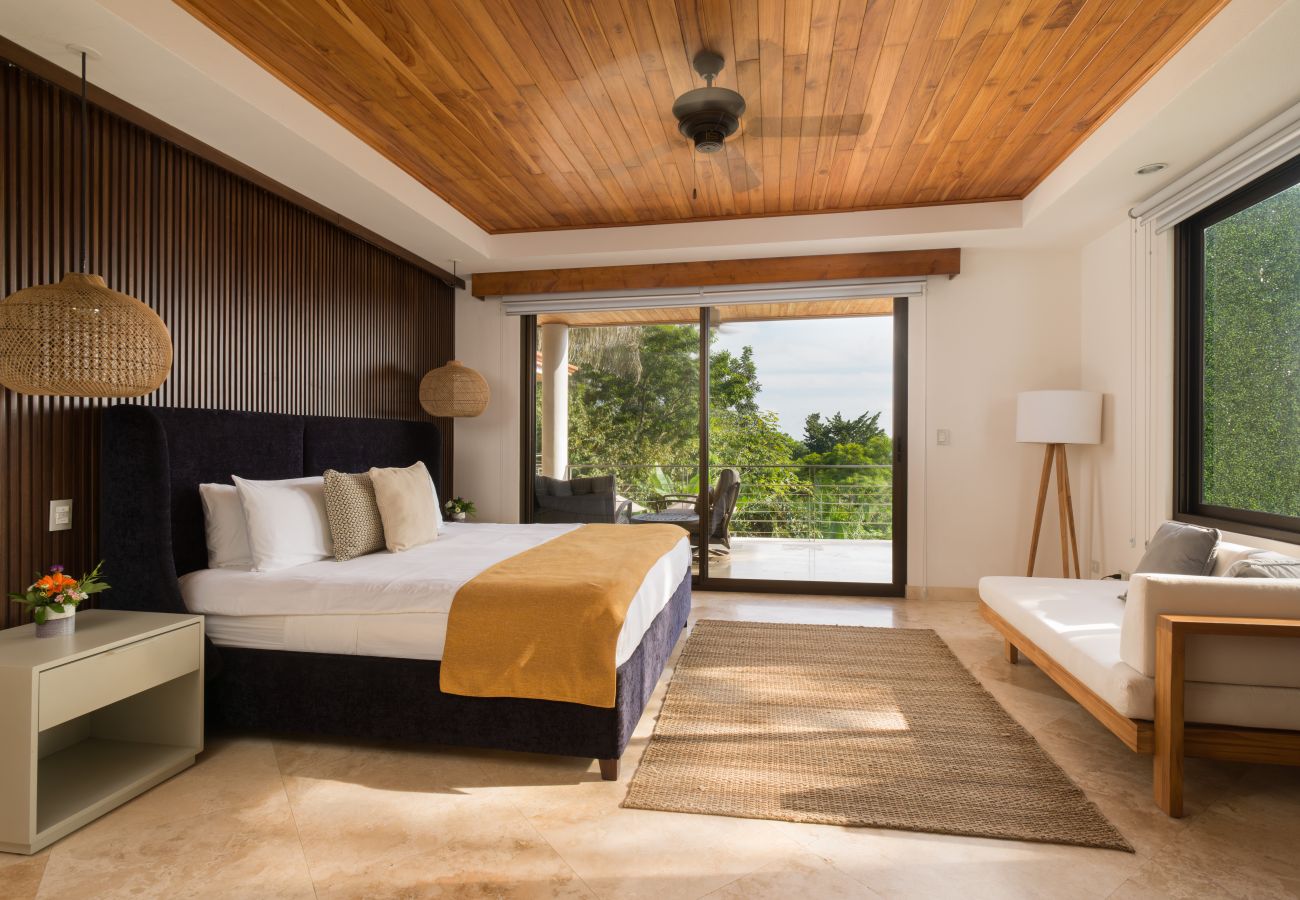 Villa in Quepos - Stunning 7 BR Villa: Manuel Antonio Sanctuary