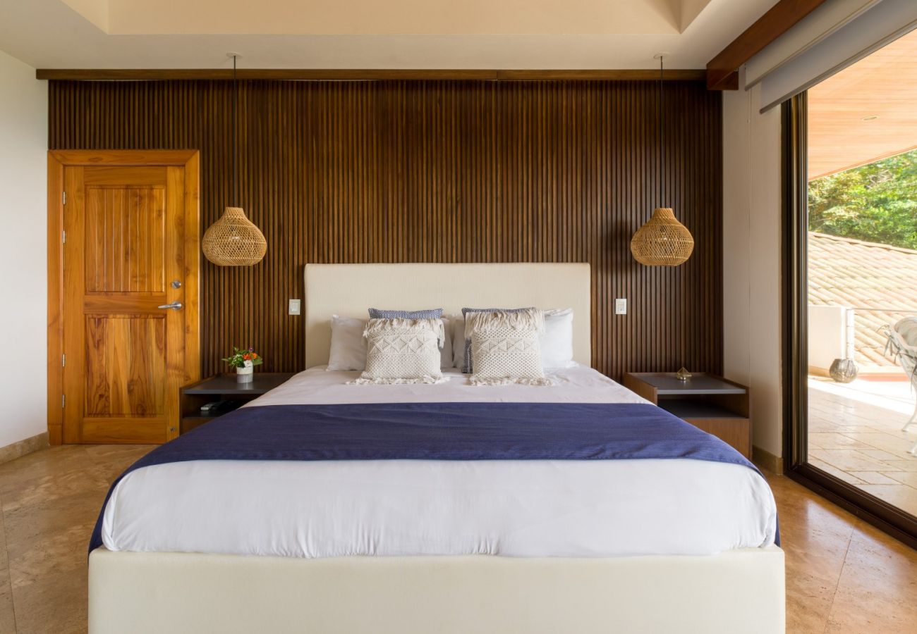 Villa in Quepos - Stunning 7 BR Villa: Manuel Antonio Sanctuary