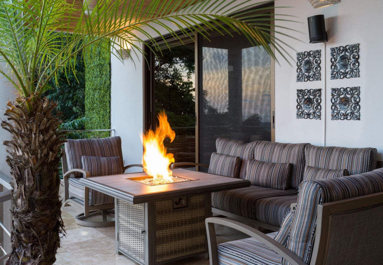 Villa in Quepos - Stunning 7 BR Villa: Manuel Antonio Sanctuary