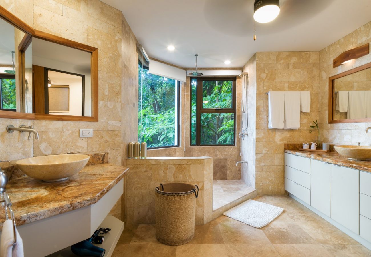 Villa in Quepos - Stunning 7 BR Villa: Manuel Antonio Sanctuary