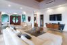 Villa in Quepos - Stunning 7 BR Villa: Manuel Antonio Sanctuary Villa in Quepos - Stunning 7 BR Villa: Manuel Antonio Sanctuary