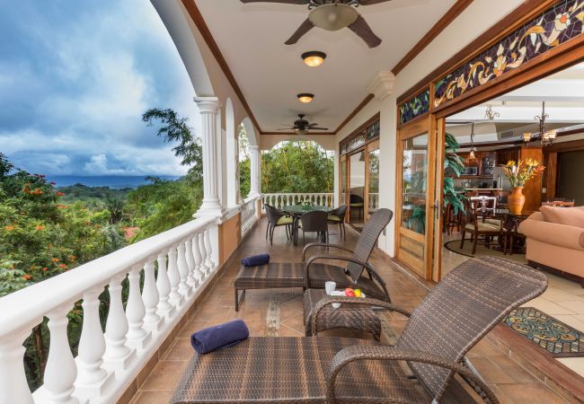 House in Quepos - Luxury Ocean View Condo - Ultimate Convenience!