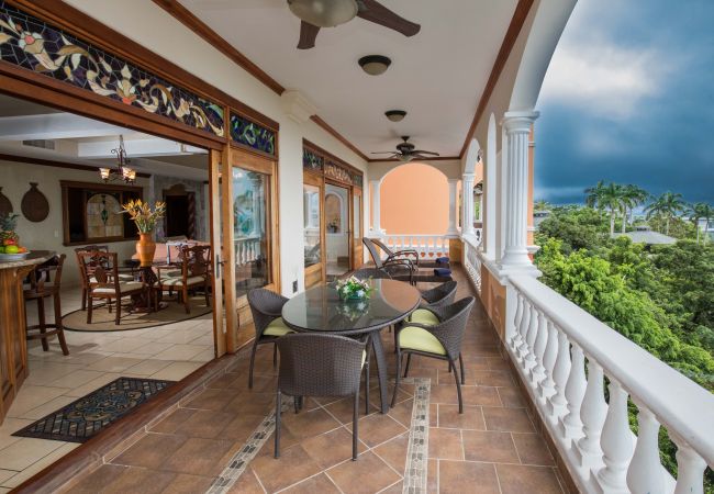 House in Quepos - Luxury Ocean View Condo - Ultimate Convenience!