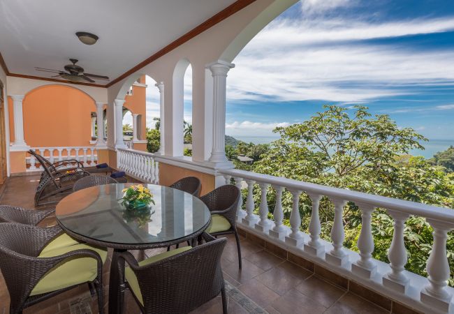 House in Quepos - Luxury Ocean View Condo - Ultimate Convenience!