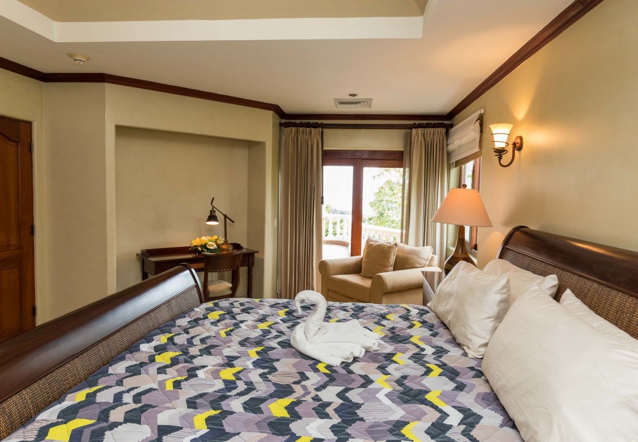 Condominium in Quepos - Luxury Ocean View Condo - Ultimate Convenience!