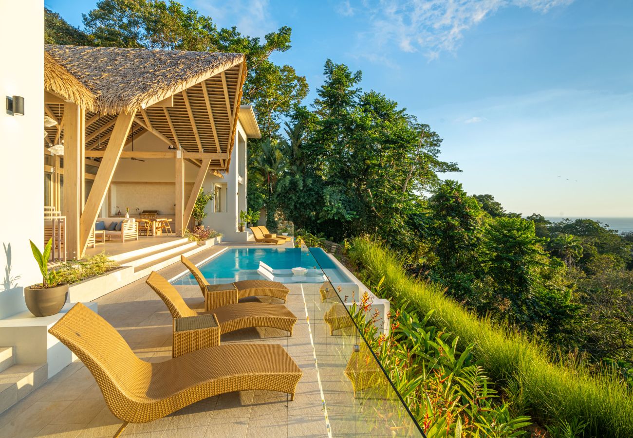 Villa in Bahía Ballena - Casa Frenchie: Luxury Oceanview Jungle Villa 12pp