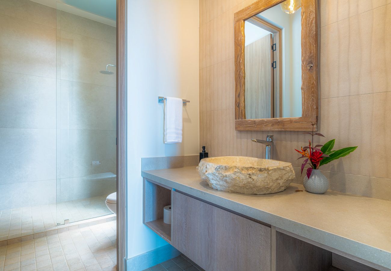 Villa in Bahía Ballena - Casa Frenchie: Luxury Oceanview Jungle Villa 12pp
