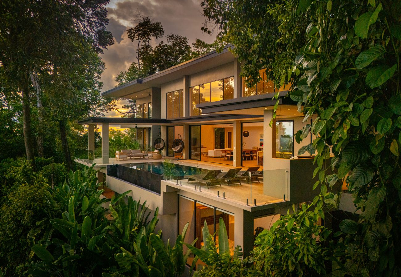 Villa in Uvita - Exclusive community | Easy Access | Oceanview Pool