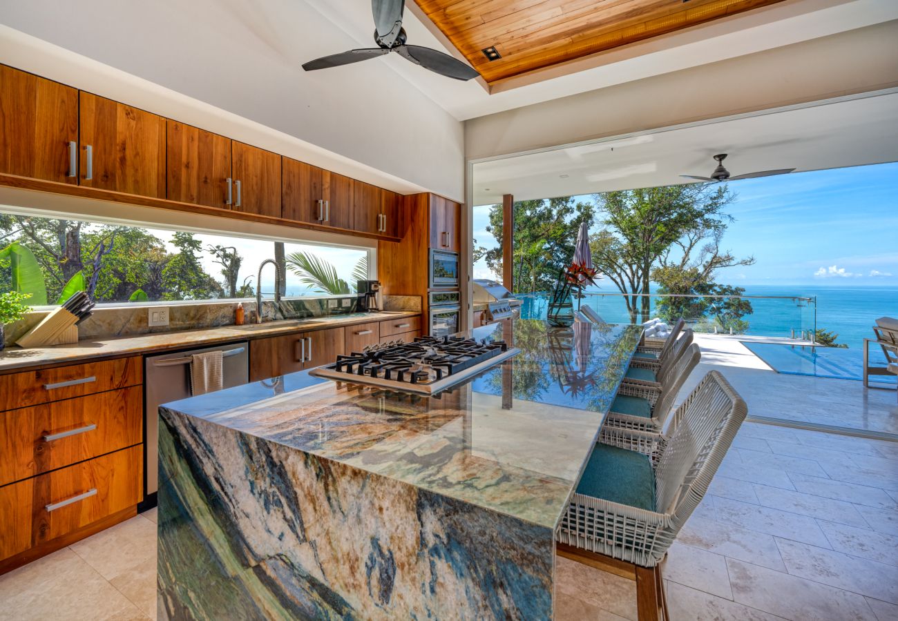 Villa in Bahía Ballena - Short Walk to Restaurants\Cafe\Bar, Saltwater Pool