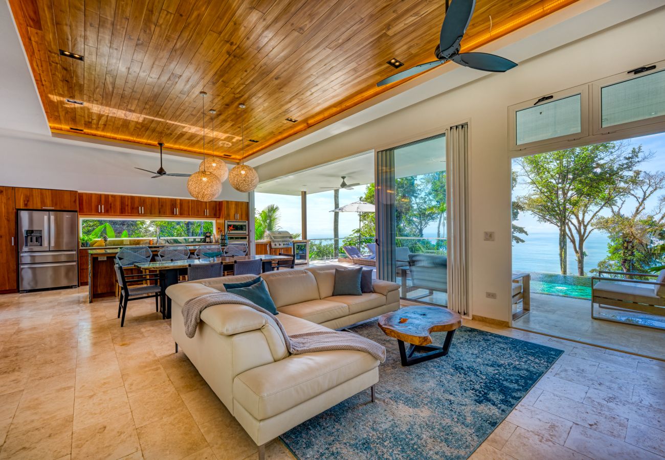 Villa in Bahía Ballena - Short Walk to Restaurants\Cafe\Bar, Saltwater Pool