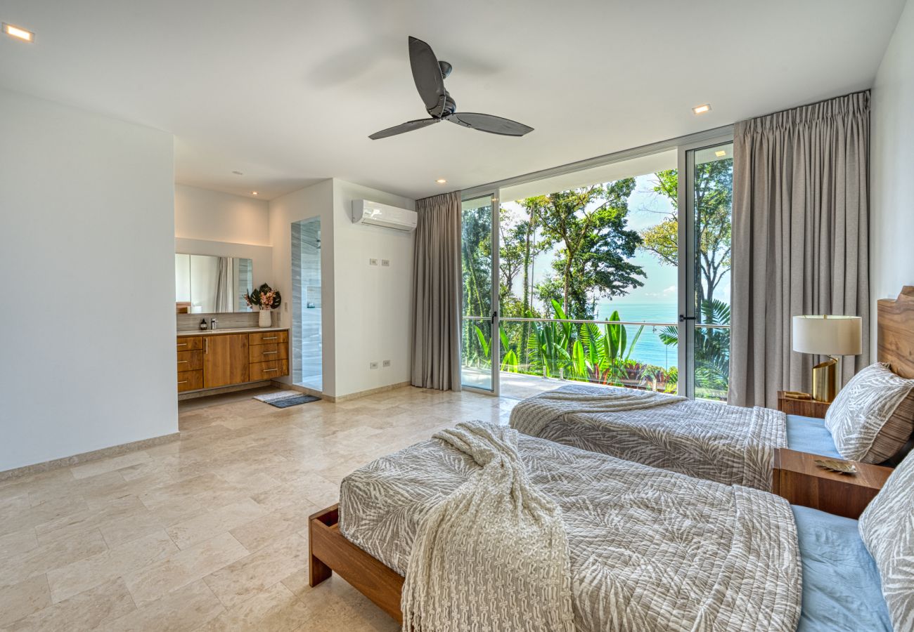 Villa in Bahía Ballena - Short Walk to Restaurants\Cafe\Bar, Saltwater Pool