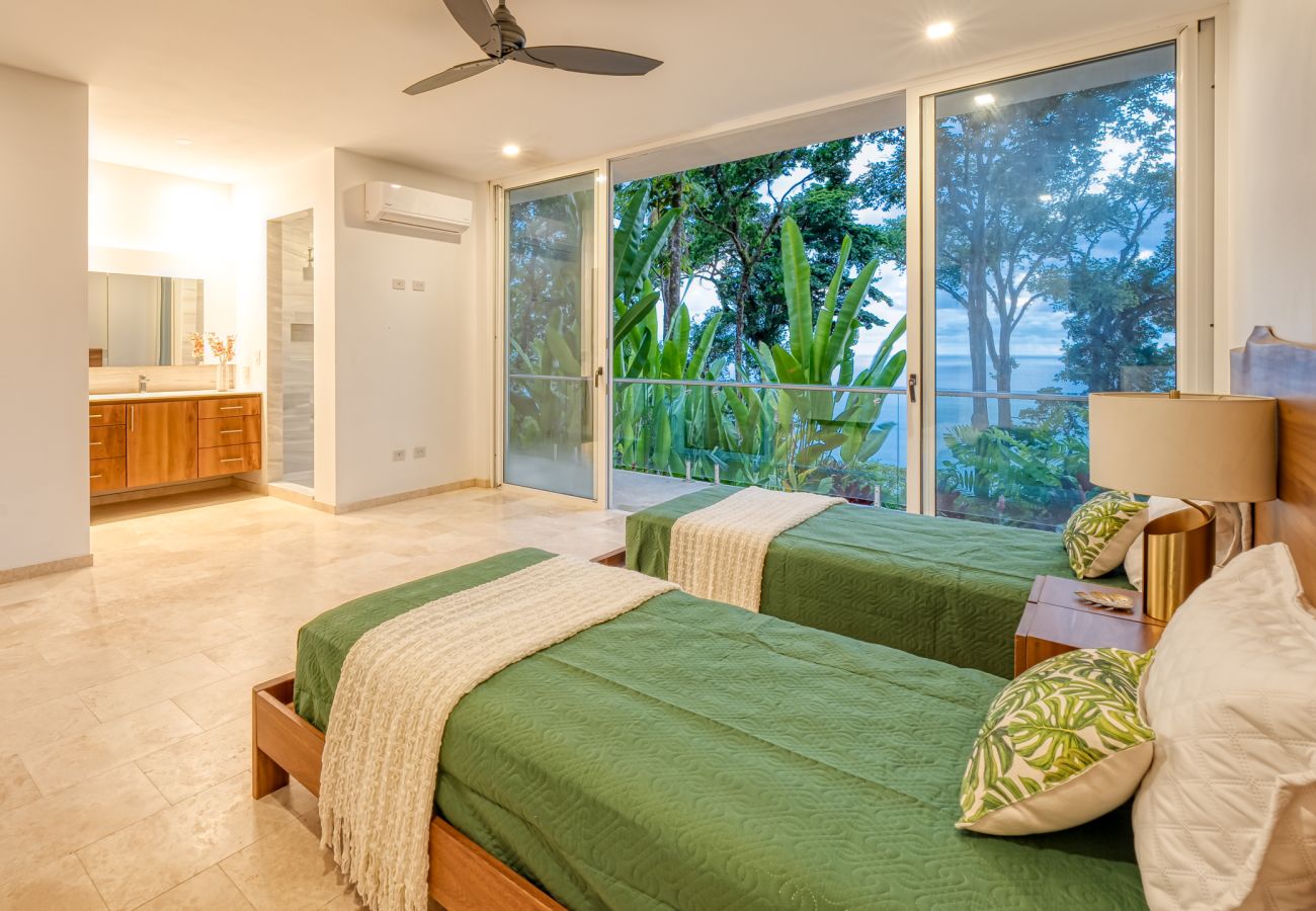 Villa in Bahía Ballena - Short Walk to Restaurants\Cafe\Bar, Saltwater Pool