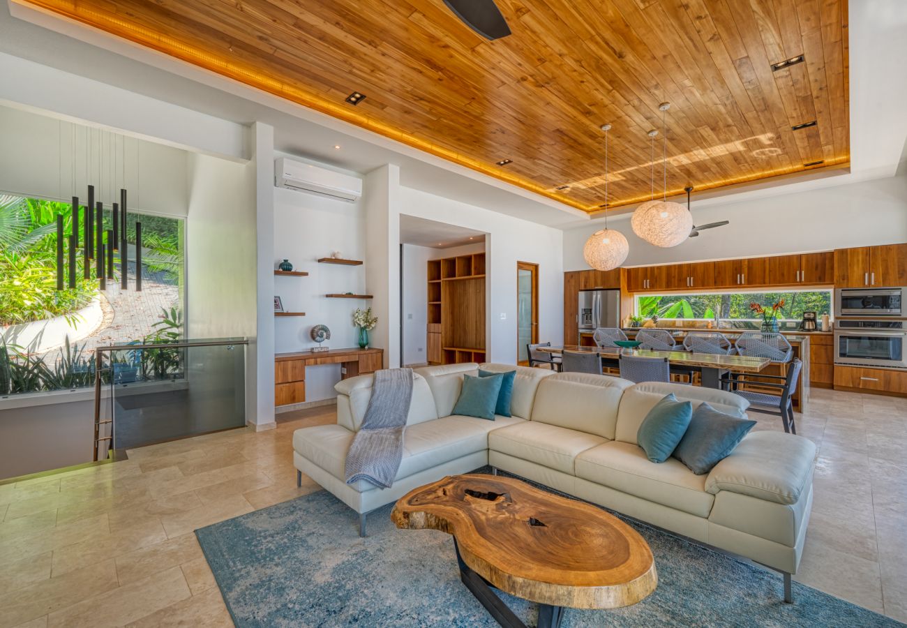 Villa in Bahía Ballena - Short Walk to Restaurants\Cafe\Bar, Saltwater Pool