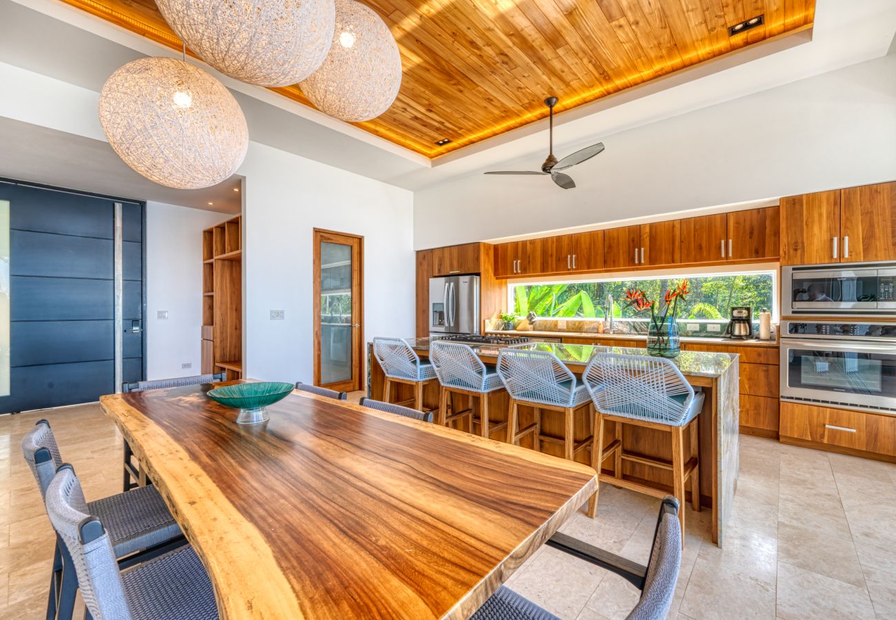 Villa in Bahía Ballena - Short Walk to Restaurants\Cafe\Bar, Saltwater Pool