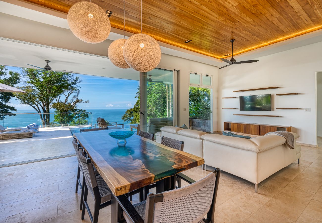 Villa in Bahía Ballena - Short Walk to Restaurants\Cafe\Bar, Saltwater Pool