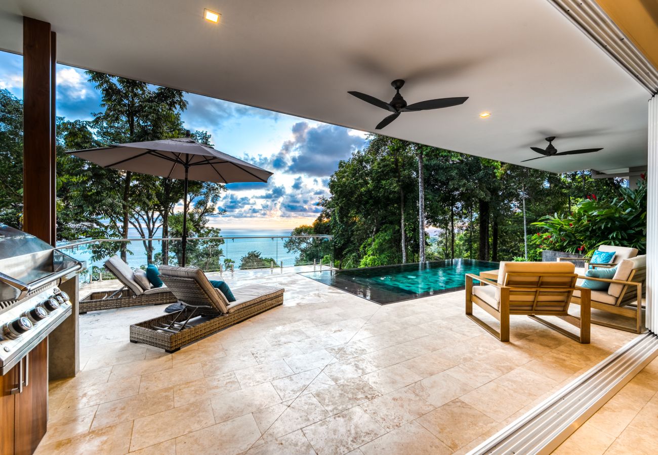 Villa in Bahía Ballena - Short Walk to Restaurants\Cafe\Bar, Saltwater Pool