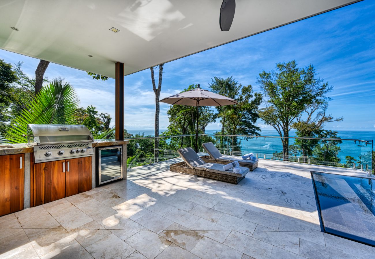 Villa in Bahía Ballena - Short Walk to Restaurants\Cafe\Bar, Saltwater Pool