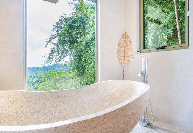 Villa in Dominical - Tropical Oceanview Retreat: 11BR for 27 Guests Villa in Dominical - Tropical Oceanview Retreat: 11BR for 27 Guests
