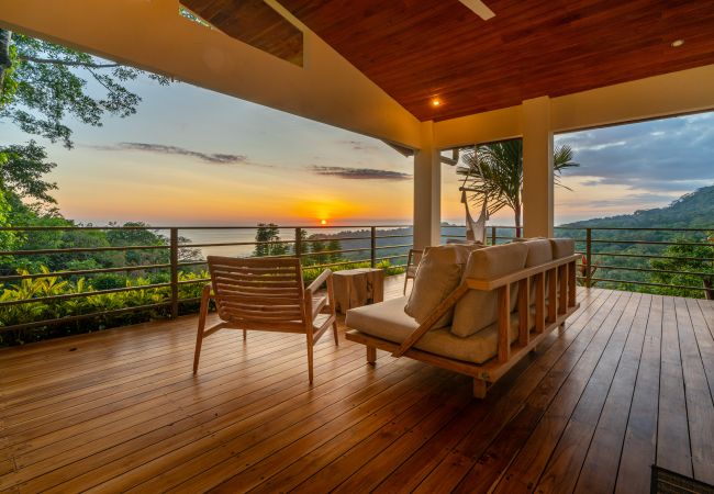 Villa in Dominical - Tropical Oceanview Retreat: 11BR for 27 Guests Villa in Dominical - Tropical Oceanview Retreat: 11BR for 27 Guests